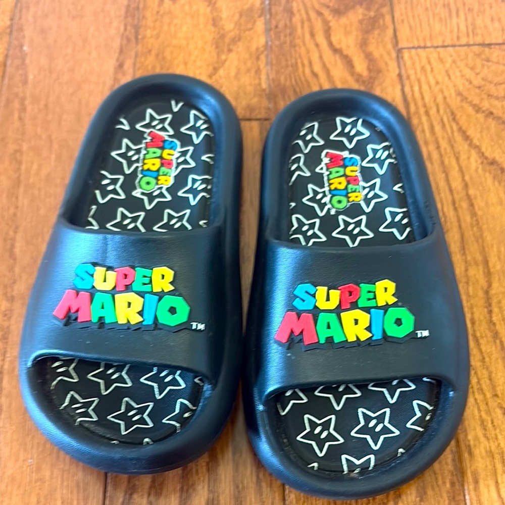 Super Mario boys sandals size 1